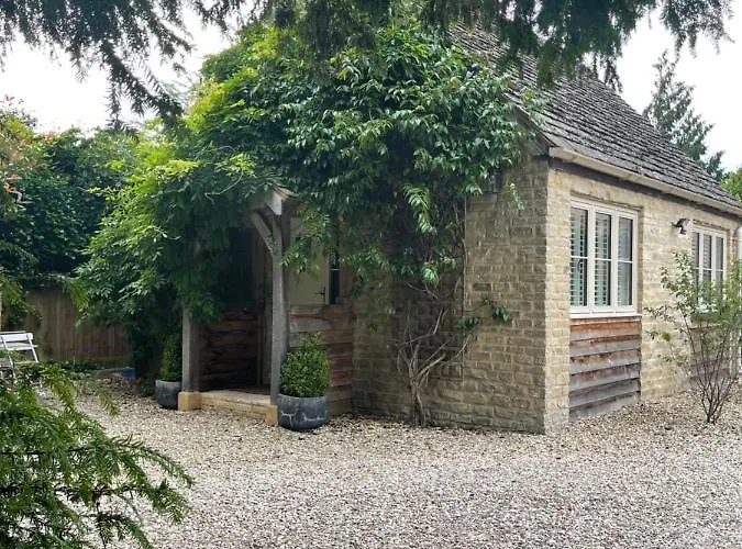 Cosy Cottage In The Heart Of The Cotswolds
